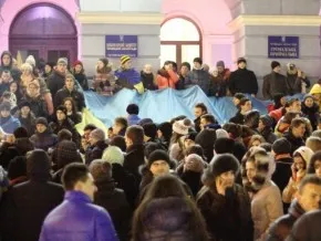 2 грудня Чернівецька міськрада підтримала звернення мітингувальників щодо відставки Януковича