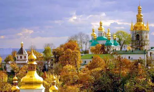 "Київ - не просто столиця: Київ - священний престол..." (Пісня бояна О.Атаманова)