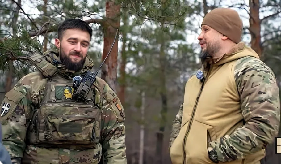 Колишній штурмовик, а тепер дроновод Макар з Андрієм Білецьким. 